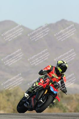 media/Dec-01-2025-Moto Forza (Mon) [[2daa91e15f]]/2-Intermediate Group/Session 2 Turn 9 Entry/